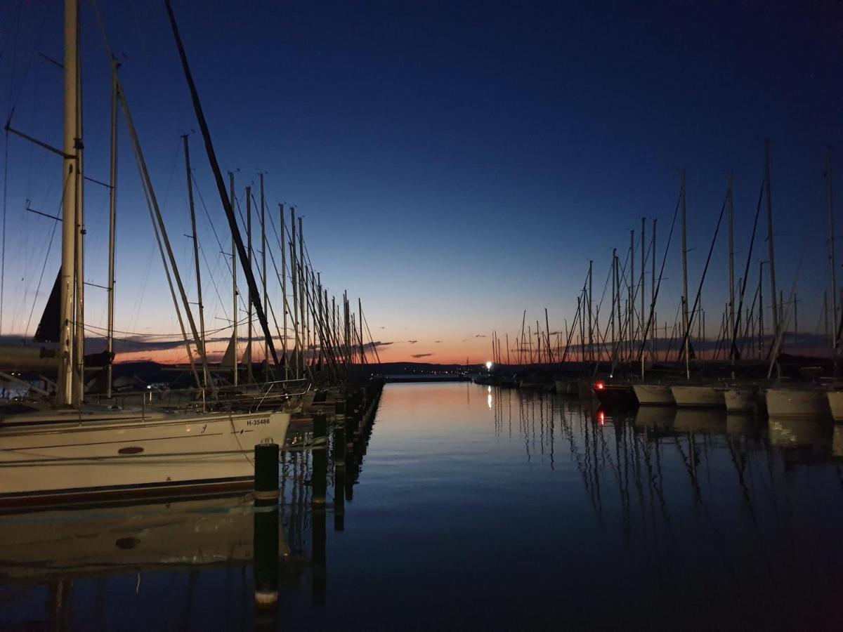 Bl Lakeside Apartman Balatonlelle Eksteriør bilde