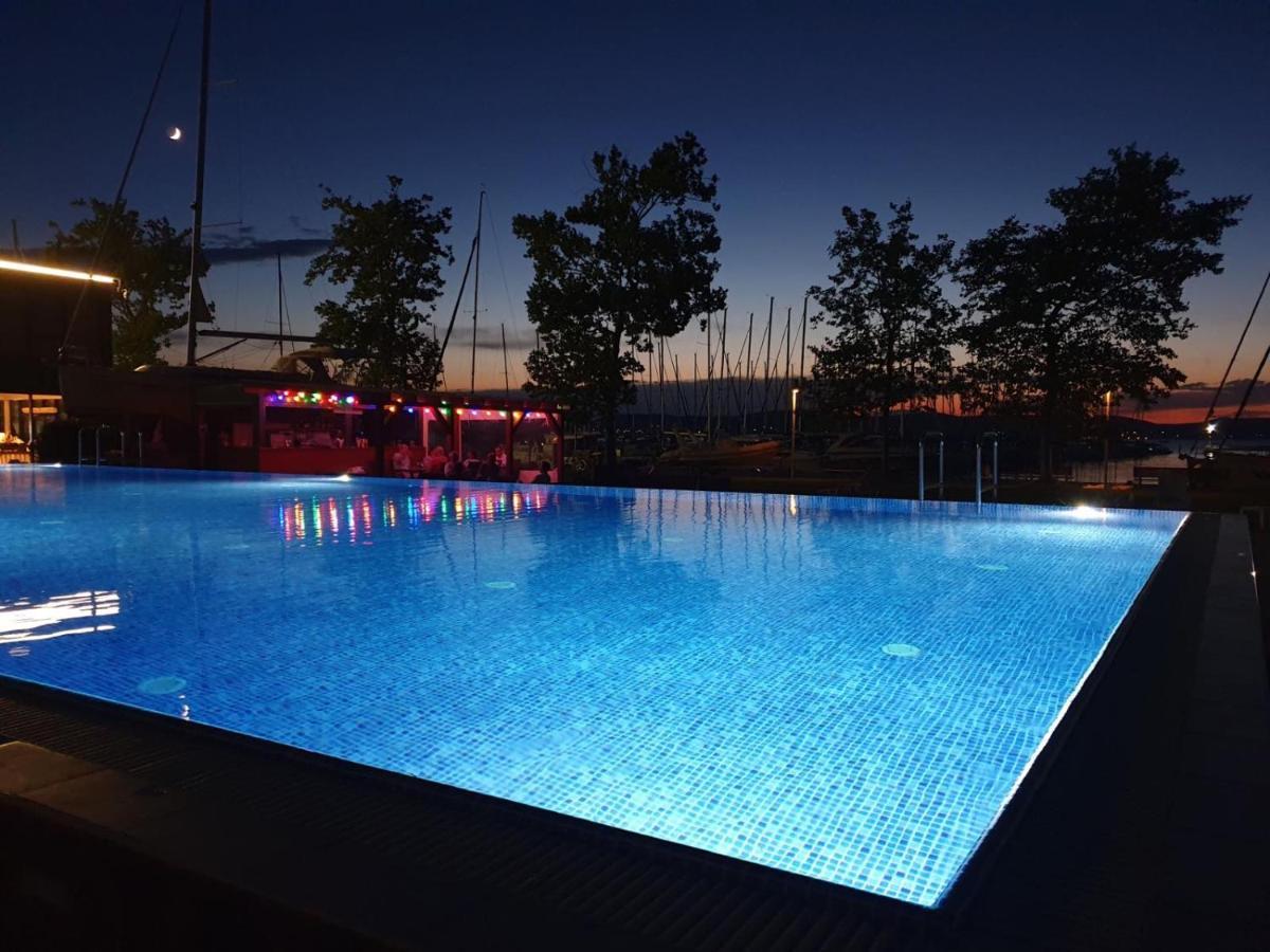 Bl Lakeside Apartman Balatonlelle Eksteriør bilde